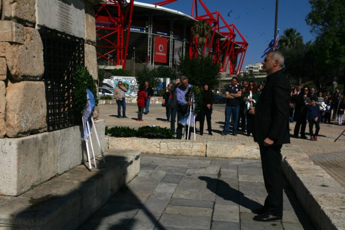 Στο μνημείο του Γ.Καραϊσκάκη στο Ν.Φάληρο ο Δήμαρχος Πειραιά