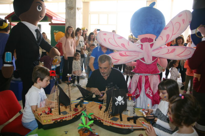 Παιδικά χαμόγελα στο μεγάλο παιδότοπο της Playmobil