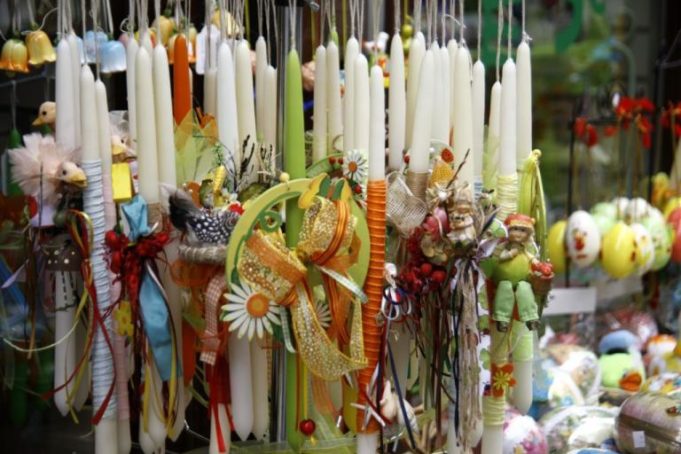 Από αύριο το πασχαλινό ωράριο – πώς θα λειτουργήσουν τα καταστήματα