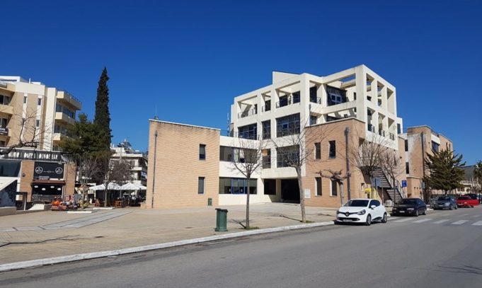 Με προσωπικό ασφαλείας και περιορισμένο ωράριο λειτουργίας για το κοινό ο Δήμος Αχαρνών
