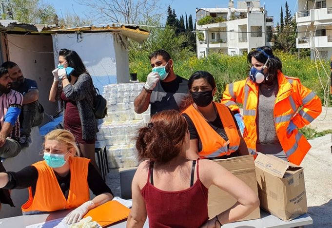 Διανομή τροφίμων στους Ρομά του Νομισματοκοπείου από τον δήμο Χαλανδρίου