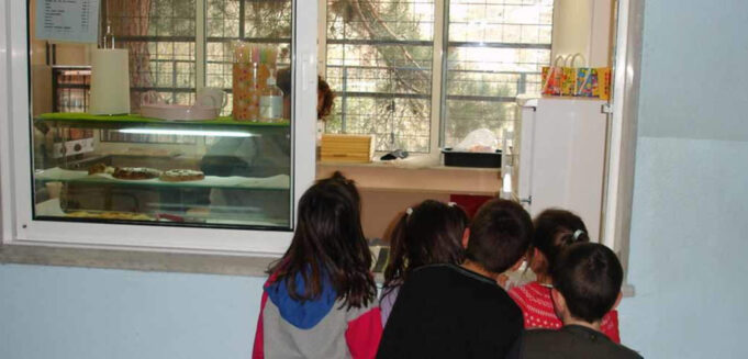 Έκτακτο επίδομα σε 8.500 δικαιούχους σχολικών κυλικείων