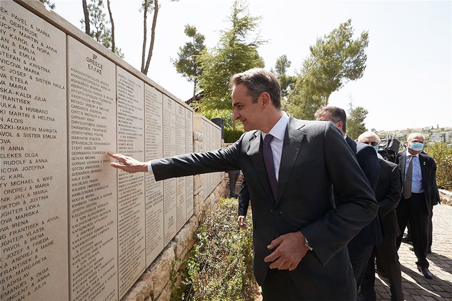 Ο Κυριάκος Μητσοτάκης στο Μνημείο Ολοκαυτώματος στο Ισραήλ ...