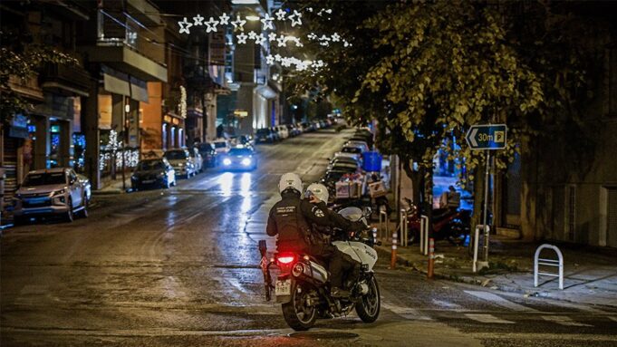 Έφοδοι σε σπίτια για παράνομα «κορωνο-πάρτι» τα Χριστούγεννα