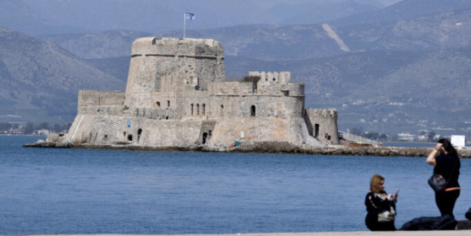 Ναύπλιο: Ενδείξεις για 1.000 φορείς κορονοϊού!