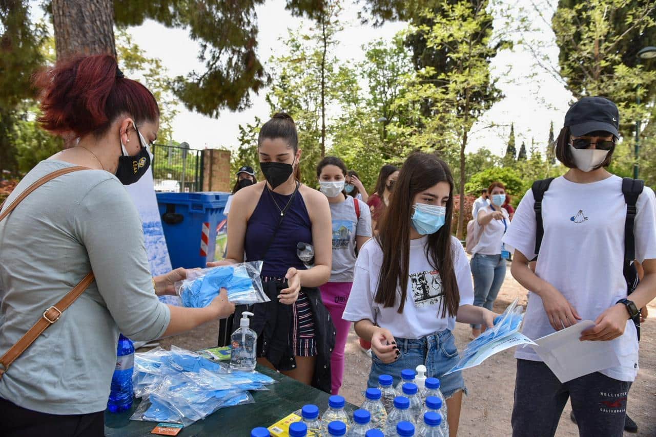 Κοινή δράση ανακύκλωσης του Δήμου Αθηναίων με 30 μαθητές-εθελοντές από «Το Χαμόγελο του Παιδιού» (ΦΩΤΟ)