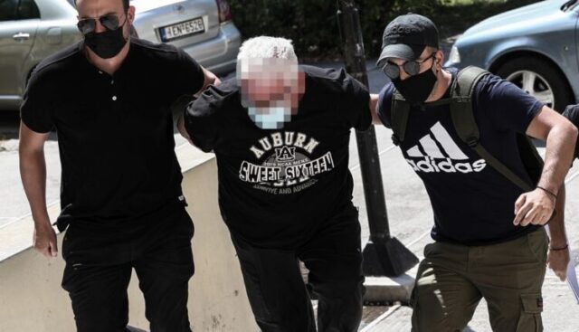 ΣΤΟΝ ΑΝΑΚΡΙΤΗ Ο ΑΣΤΥΝΟΜΙΚΟΣ ΠΟΥ ΣΥΝΕΛΗΦΘΗ ΜΕΤΑ ΑΠΟ ΚΑΤΑΓΓΕΛΙΑ 19ΧΡΟΝΗΣ ΣΥΜΦΩΝΑ ΜΕ ΤΗΝ ΟΠΟΙΑ ΤΗΝ ΚΡΑΤΟΥΣΕ ΦΥΛΑΚΙΣΜΕΝΗ ΚΑΙ ΤΗΝ ΕΞΕΔΙΔΕ ΚΑΙ Ο ΠΑΤΕΡΑΣ ΤΗΣ ΠΟΥ ΣΥΜΦΩΝΑ ΜΕ ΤΗΝ ΚΟΠΕΛΑ ΤΗΝ ΒΙΑΖΕ ΑΠΟ ΤΗΝ ΗΛΙΚΙΑ ΤΩΝ 11 ΕΤΩΝ(EUROKINISSI/ΒΑΣΙΛΗΣ ΡΕΜΠΑΠΗΣ)