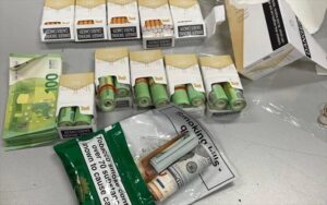 ΑΑΔΕ: Ο σκύλος Μπαρτ εντόπισε 30.000 ευρώ κρυμμένα σε πακέτα τσιγάρων