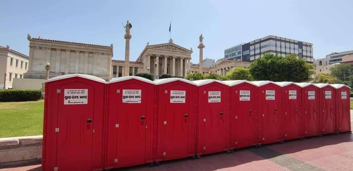 Το ΠΑΜΕ τοποθέτησε 10 χημικες τουαλετες στην Πανεπιστημίου