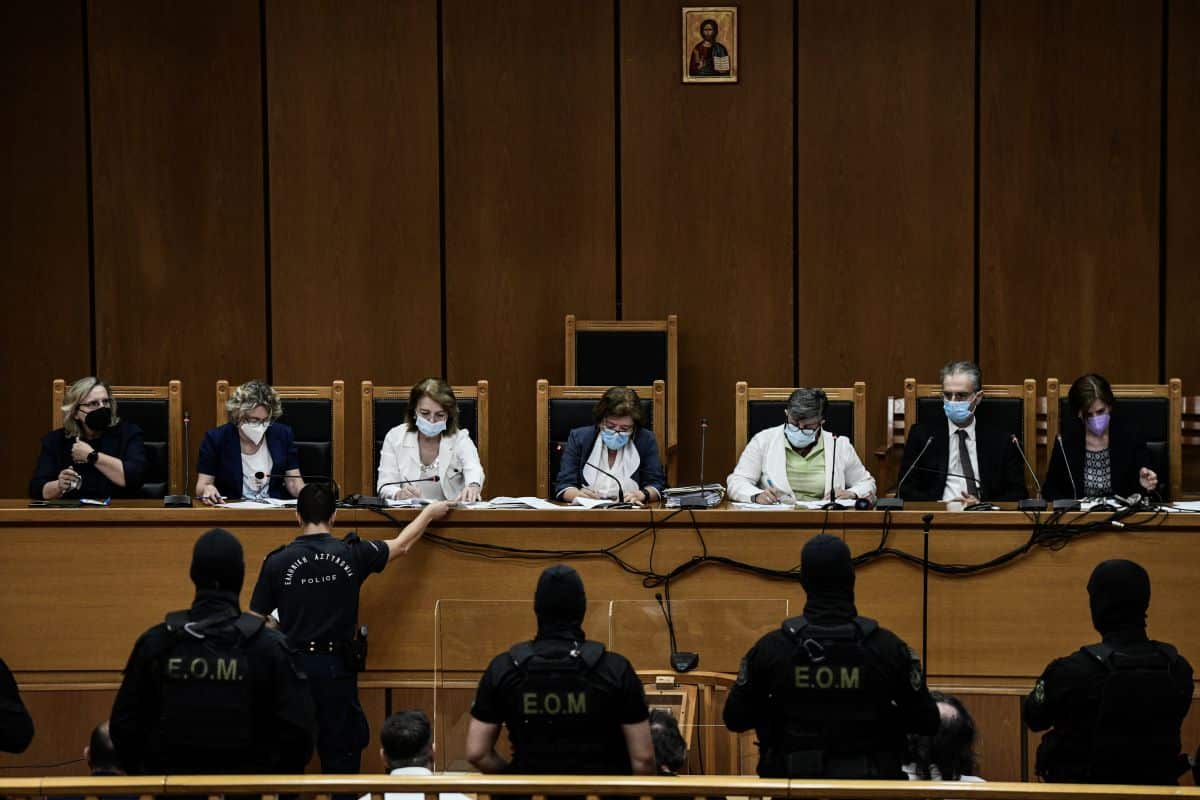 Δίκη Χρυσής Αυγής: Διακόπηκε για τις 26 Ιουλίου για να εξεταστεί το αίτημα αναβολής Μιχαλολιάκου