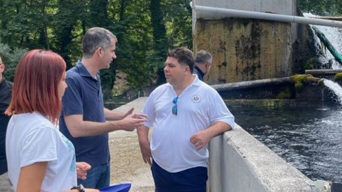Ο Μπακογιάννης ξενάγησε τον Αμερικανό πρέσβη στο Καρπενήσι (ΦΩΤΟ)