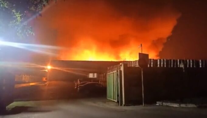 Ουκρανία: Τοξική αμμωνία εκλύθηκε από φλεγόμενο ζυθοποιείο