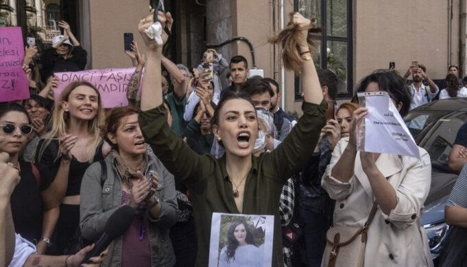 ΕΕ: Να ληφθούν μέτρα στο Ιράν για τον θάνατο της Μαχσά Αμινί