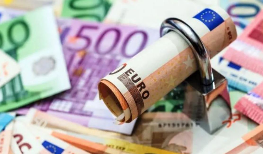 Εφορία: Ποιοι κινδυνεύουν με κατασχέσεις τραπεζικών λογαριασμών