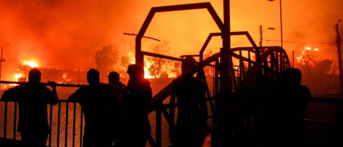 Τρομακτικές εικόνες από τις πυρκαγιές στη Χιλή – Ολόκληρες γειτονιές απανθρακωμένες