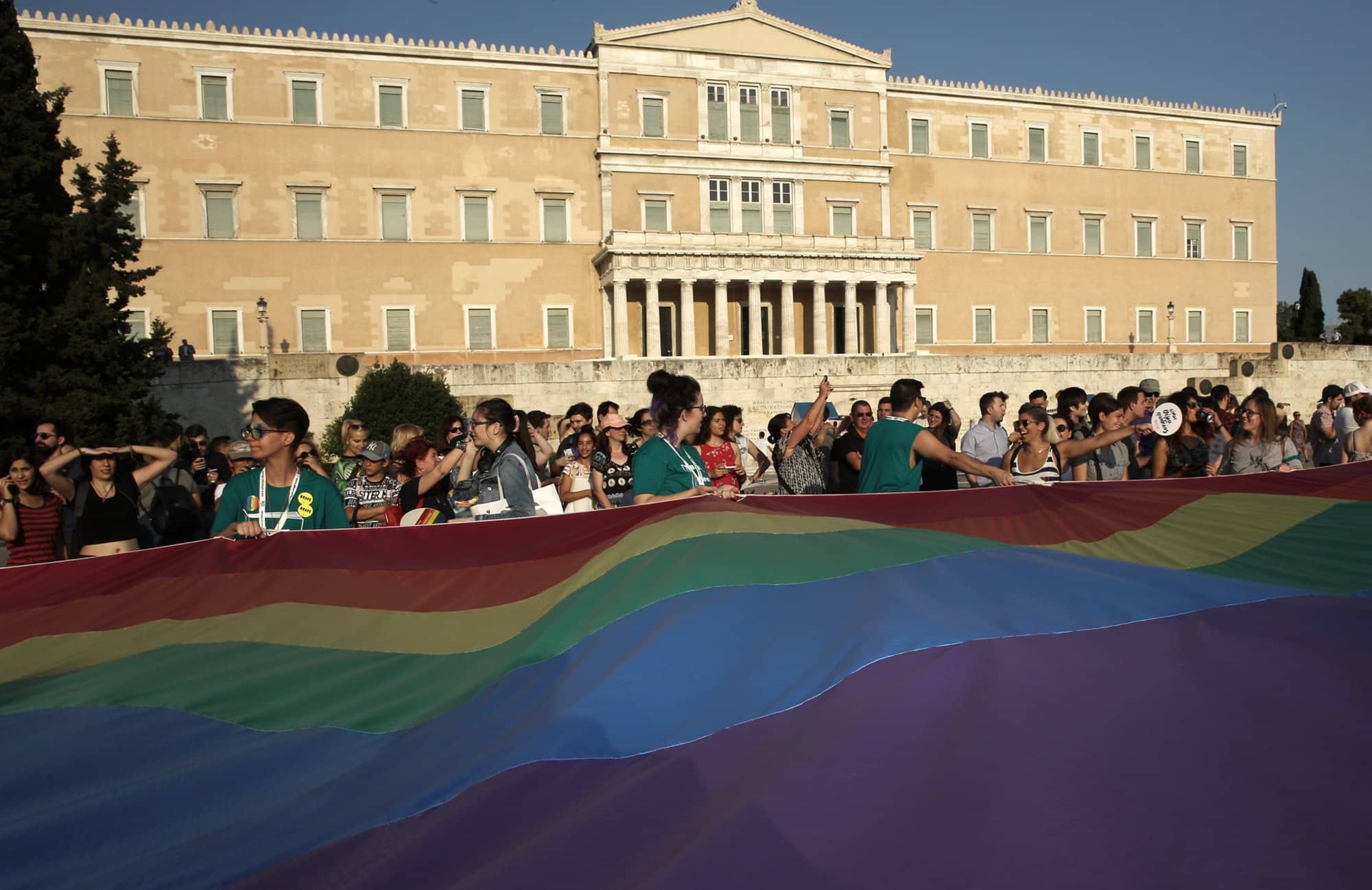 Γάμος ομόφυλων ζευγαριών: Κατατίθεται σήμερα στη Βουλή το νομοσχέδιο