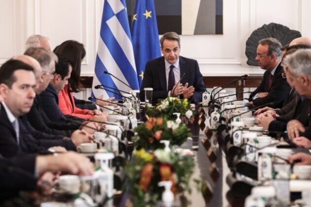 Ακρίβεια, ελληνοποιήσεις και high tech στρατός στο Υπουργικό Συμβούλιο