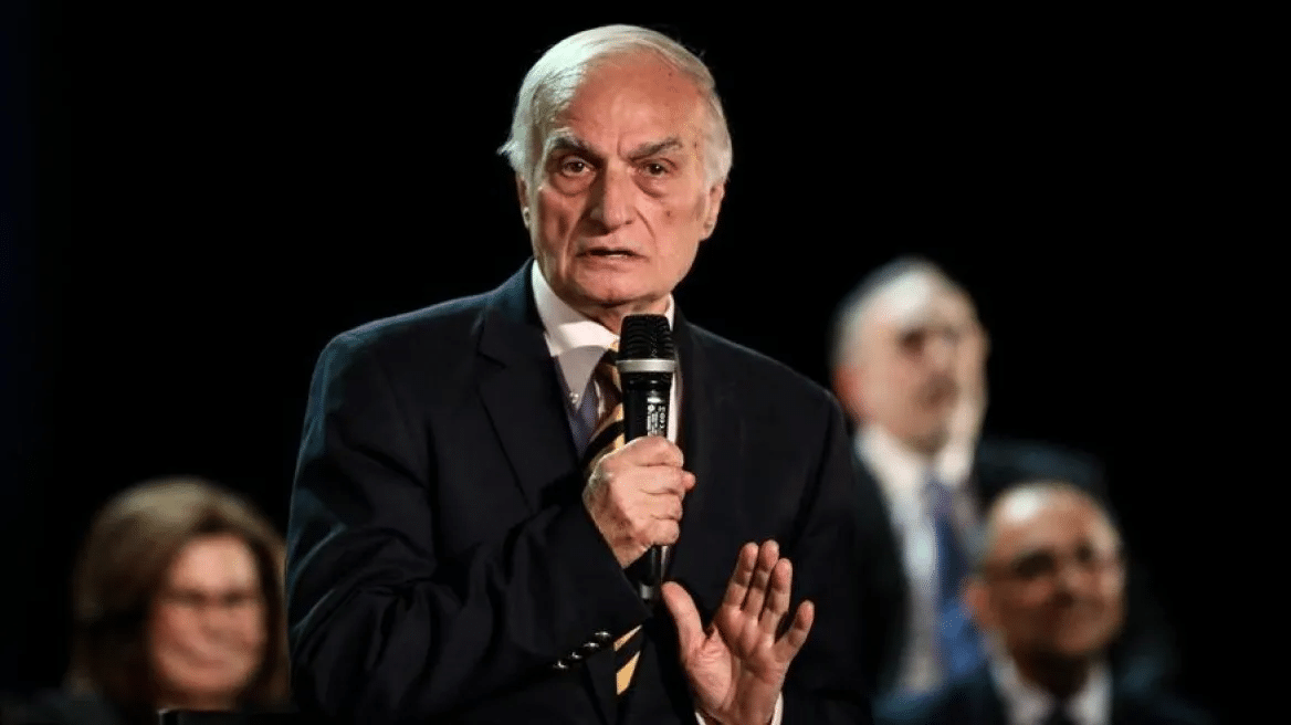 Δύσκολες ώρες για τον Μανώλη Μαυρομμάτη – Καμία βελτίωση, λένε οι γιατροί – Δύσκολες ώρες στη ΜΕΘ και για τη σύζυγό του