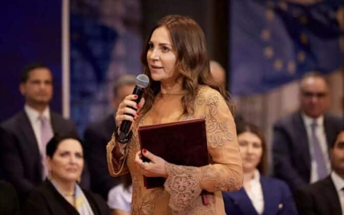 Βίκυ  Φλέσσα: Τα παιδιά στα Τέμπη τα σκοτώσαμε όλοι και όλες μαζί