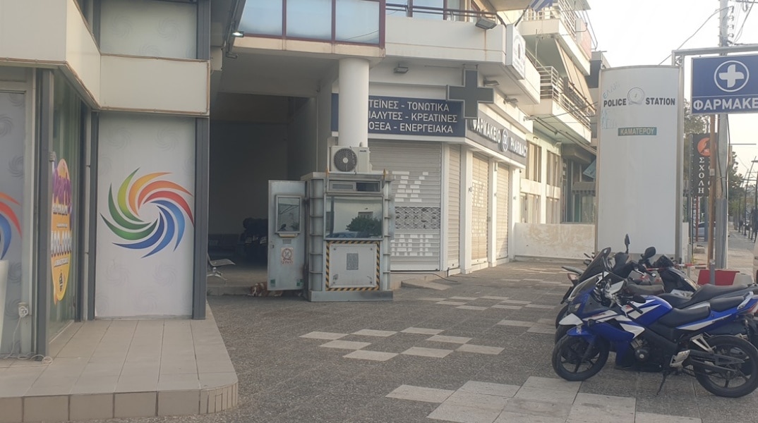 Συγκεντρωμένοι επιχείρησαν να λιντσάρουν τον δολοφόνο της Κυριακής έξω από την Ευελπίδων