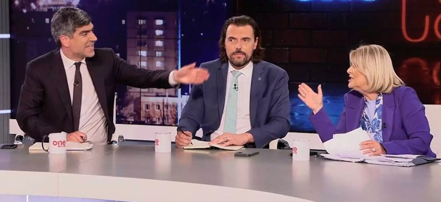 Καβγάς Γλαβίνα – Βούλτεψη : Μη μου ξαναφέρεις πιτσιρικάδες στην εκπομπή (ΒΙΝΤΕΟ)