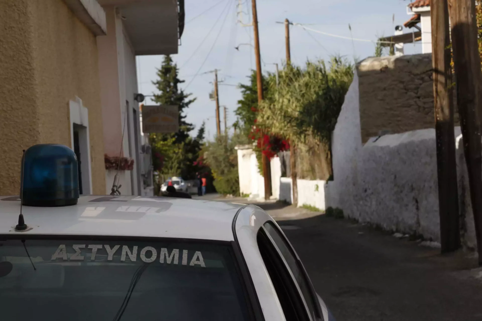 Λάρισα : Σοβαρά τραυματισμένος ο νεαρός που έπεσε από μπαλκόνι δευτέρου ορόφου
