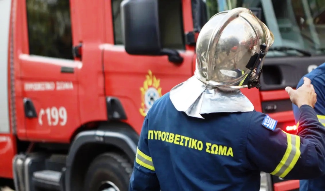 Φωτιά στο Μοσχάτο: Μήνυμα του 112 για τοξικούς καπνούς