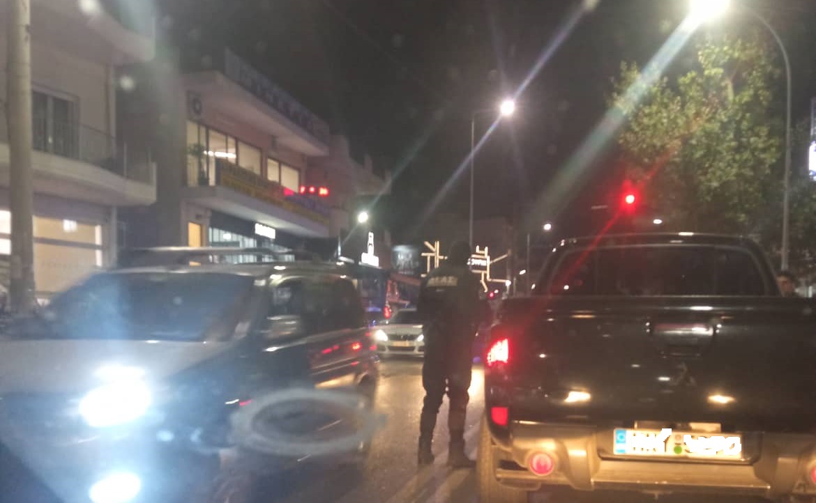 Πυροβολισμοί μεταξύ αυτοκινήτων στο Περιστέρι με έναν τραυματία