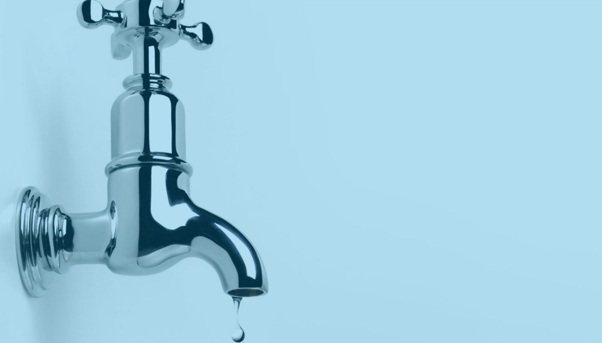 Δύο εβδομάδες με μαύρο νερό από τις βρύσες στο Δομένικο – Οι κάτοικοι ζητούν βοήθεια