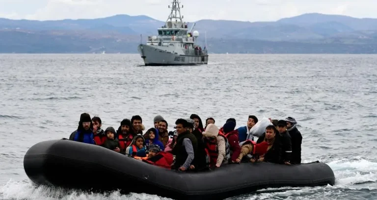 Πρόσφυγες παραμένουν αβοήθητοι για μέρες στη Ρόδο