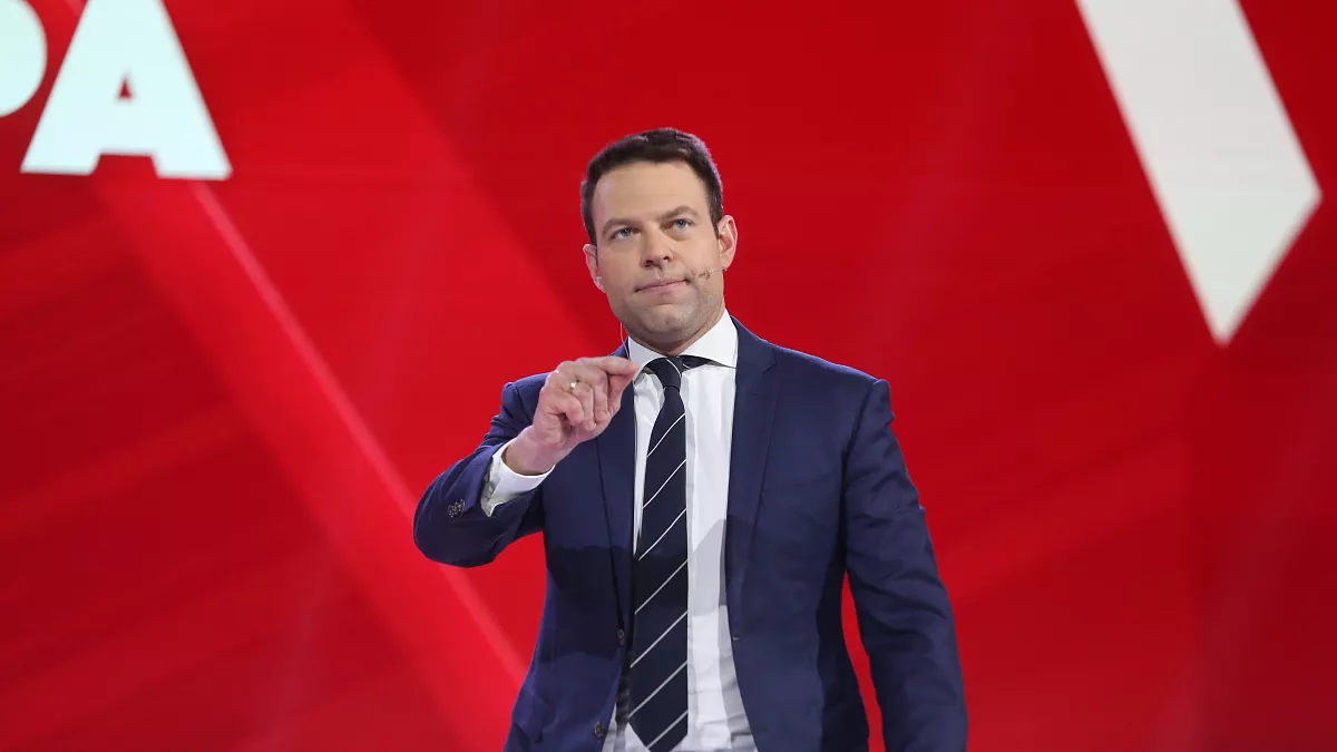 Ο Στέφανος Κασσελάκης εξέπεσε του αξιώματός του 11 μήνες μετά την ανάδειξή του στην ηγεσία – Το παρασκήνιο της μομφής