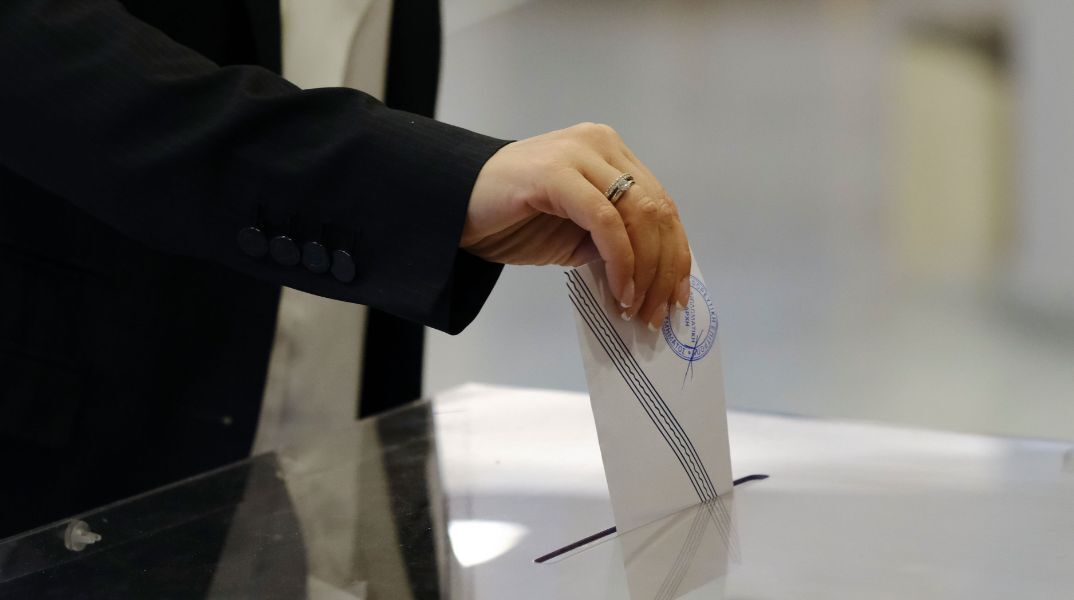 Δημοσκόπηση Interview: Στο 45% ο Κασσελάκης με διαφορά 30 μονάδων από τον Πολάκη, προβάδισμα Δούκα στο ΠΑΣΟΚ