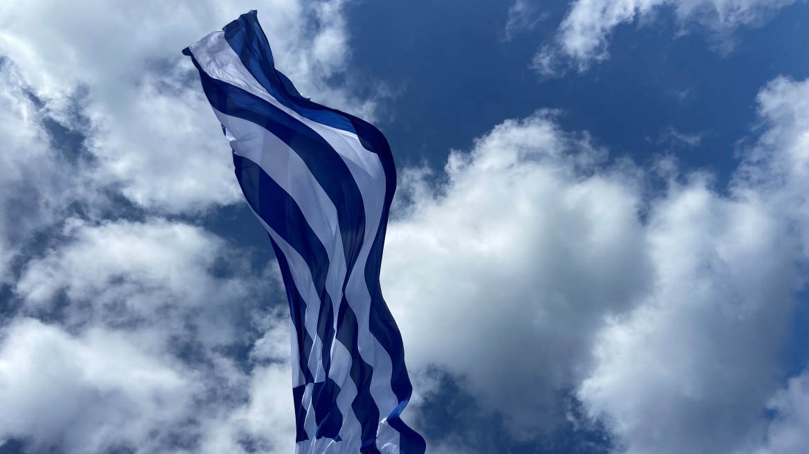 Ηράκλειο: Ύψωσαν ελληνική σημαία 1,5 στρέμμα
