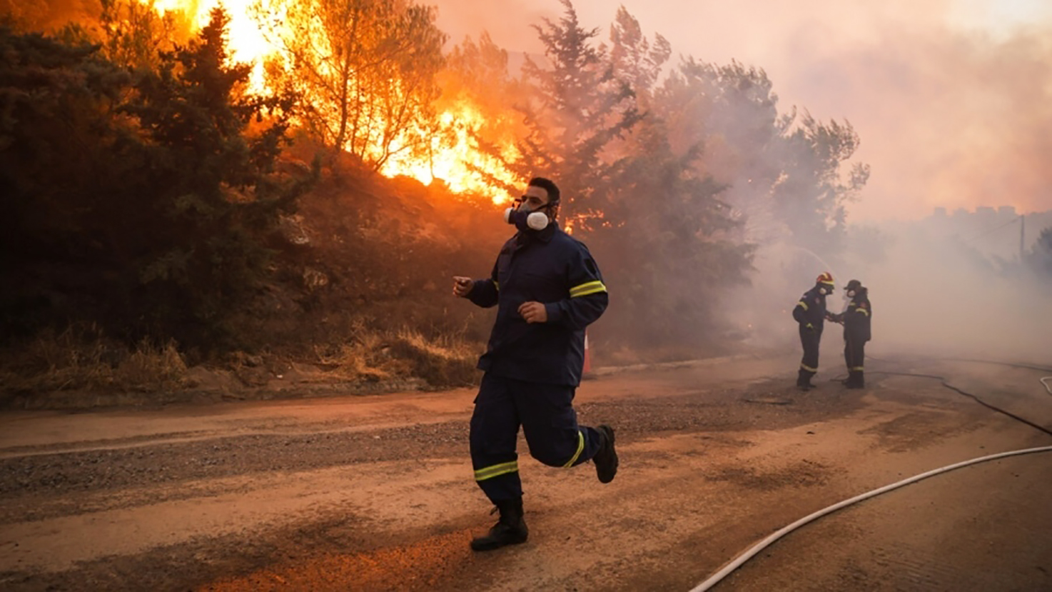 Φωτιά στην Ηλεία: Τραυματίστηκε σοβαρά πυροσβέστης