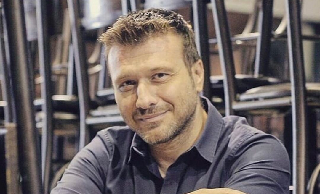 Ο Γιάννης Πλούταρχος έκανε μήνυση σε θαυμάστρια που τον παρενοχλούσε επί μήνες στο σπίτι του