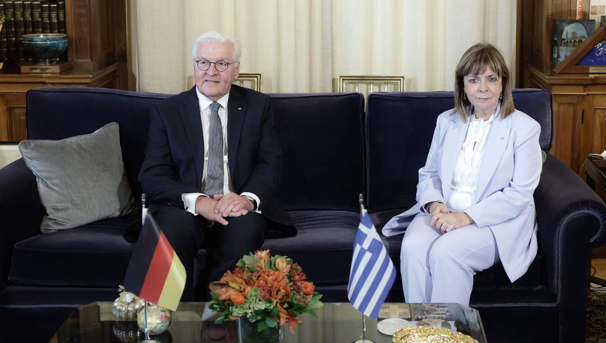 Το θέμα των γερμανικών επανορθώσεων έθεσε η Σακελλαροπούλου στον Σταϊνμάιερ