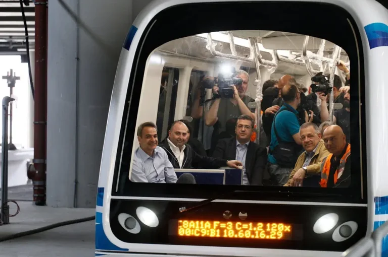 «Ποδαρικό» Μητσοτάκη λίγες ώρες πριν δοθεί στο κοινό το Μετρό της Θεσσαλονίκης
