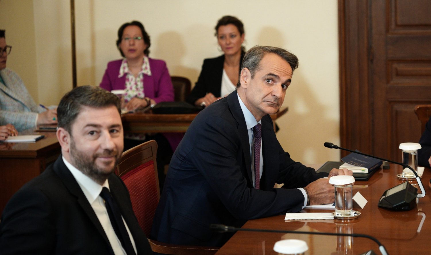 Συνάντηση Μητσοτάκη – Ανδρουλάκη στις 4 Δεκεμβρίου στη Βουλή
