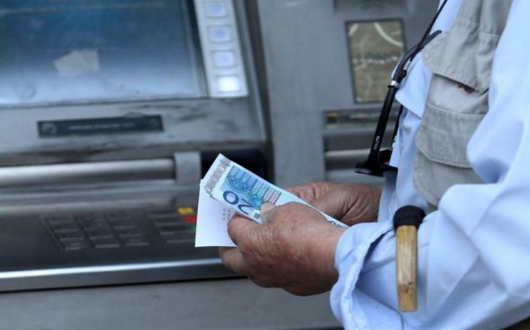 Αύριο πληρώνονται οι συντάξεις Δεκεμβρίου – Αναλυτικά οι ημερομηνίες ανά Ταμείο