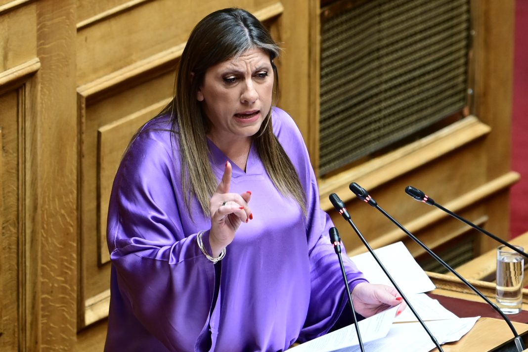 Κωνσταντοπούλου: Αίτημα για άρση της ασυλίας της στη Βουλή – Προσπάθησε να αρπάξει το μικρόφωνο από έδρα δικαστηρίου