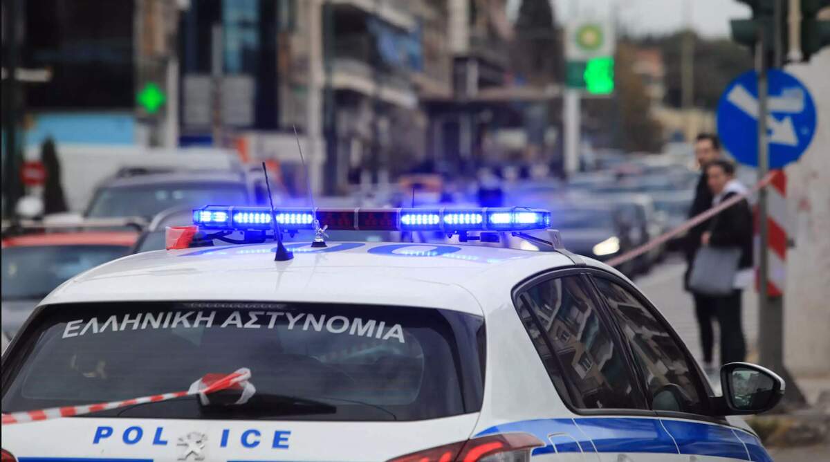 Πυροβολισμοί έξω από σούπερ μάρκετ στη Γλυφάδα – Ένας νεκρός και δύο τραυματίες