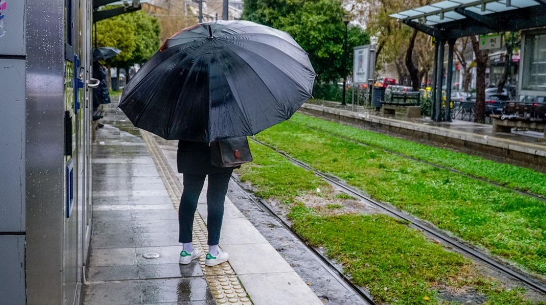 Χαλάει την Παρασκευή ο καιρός: Ερχονται βροχές, καταιγίδες και πολύ κρύο