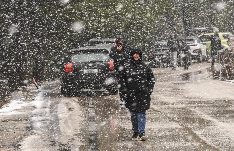 Καιρός: Χιόνια και βροχές έως την Τετάρτη – Πού θα παραμείνουν κλειστά τα σχολεία