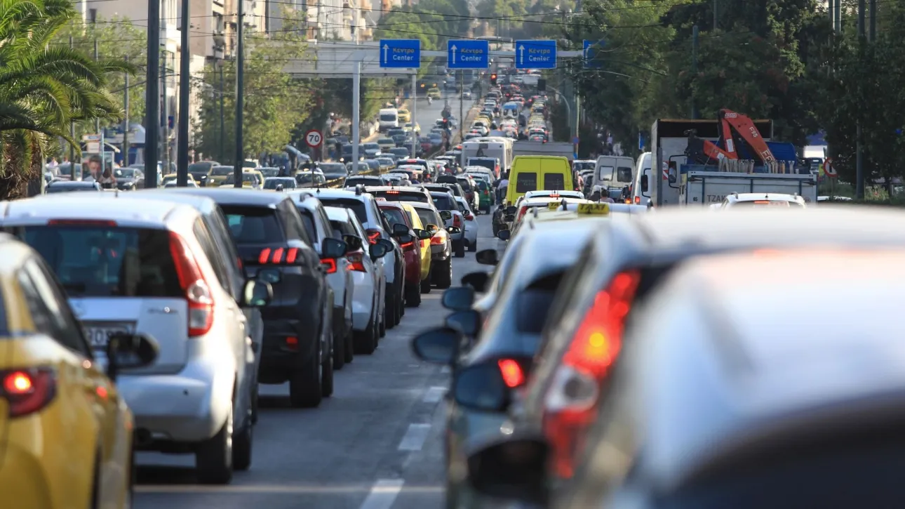 Κίνηση στους δρόμους: Στο «κόκκινο» ο Κηφισός και η Αττική Οδός