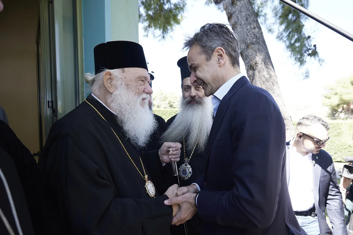Συνάντηση Μητσοτάκη με τον Αρχιεπίσκοπο Ιερώνυμο στο Μέγαρο Μαξίμου