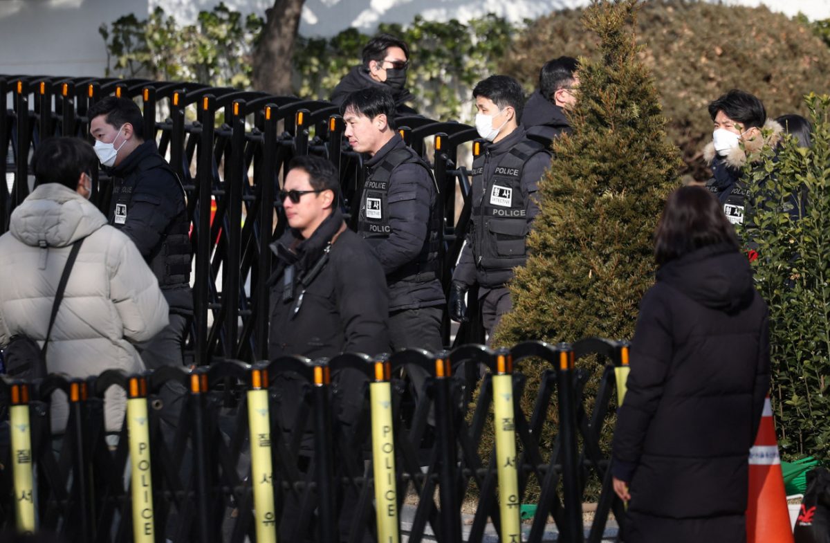 Θρίλερ με το ένταλμα σύλληψης του πρώην προέδρου στη Νότια Κορέα 