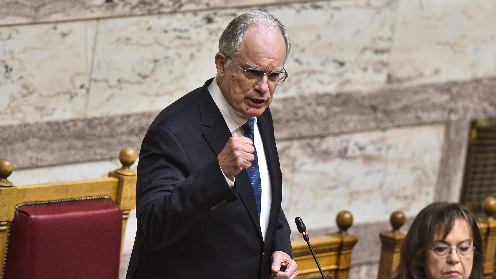 ΠΑΣΟΚ κατά Τασούλα: Την τελευταία ημέρα ως Πρόεδρος της Βουλής υπέγραψε επιχορηγήσεις χιλιάδων ευρώ