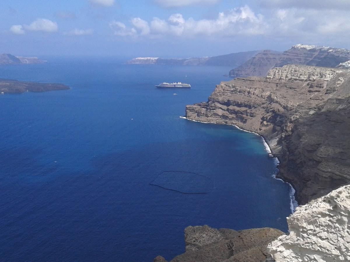 Σαντορίνη: Τι ισχύει με τις τιμές εισιτηρίων για τις αεροπορικές πτήσεις