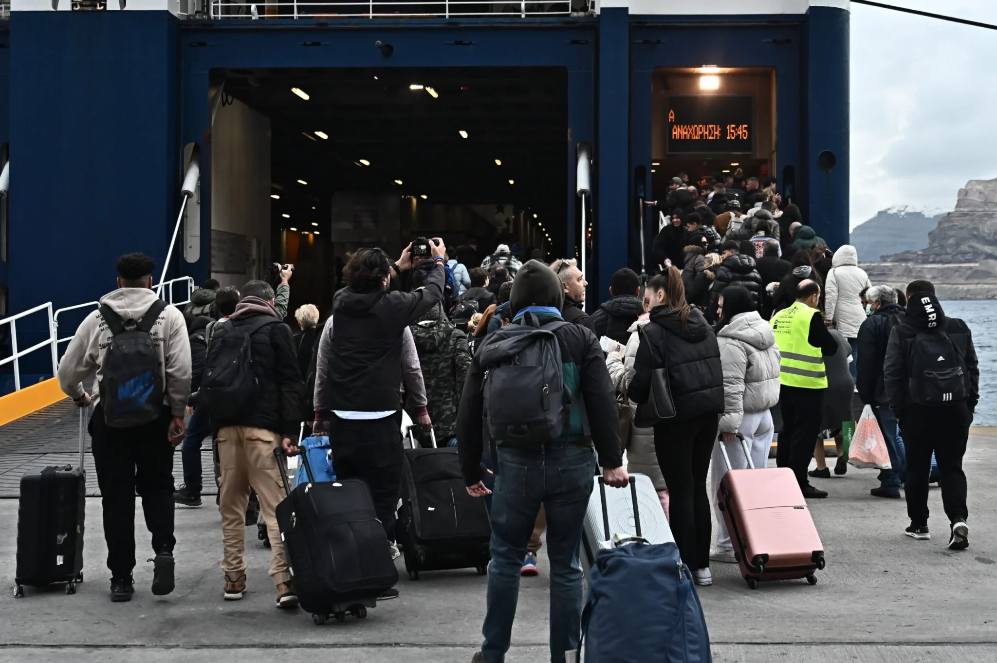 Προληπτικά μέτρα στα λιμάνια της Σαντορίνης