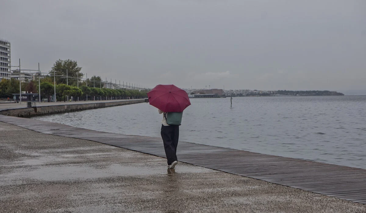 Καιρός: Ανεβαίνει η θερμοκρασία – Πού θα βρέξει
